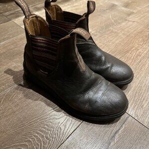 Blundstone boots size 3 AU fits 4 youth or 6 womens